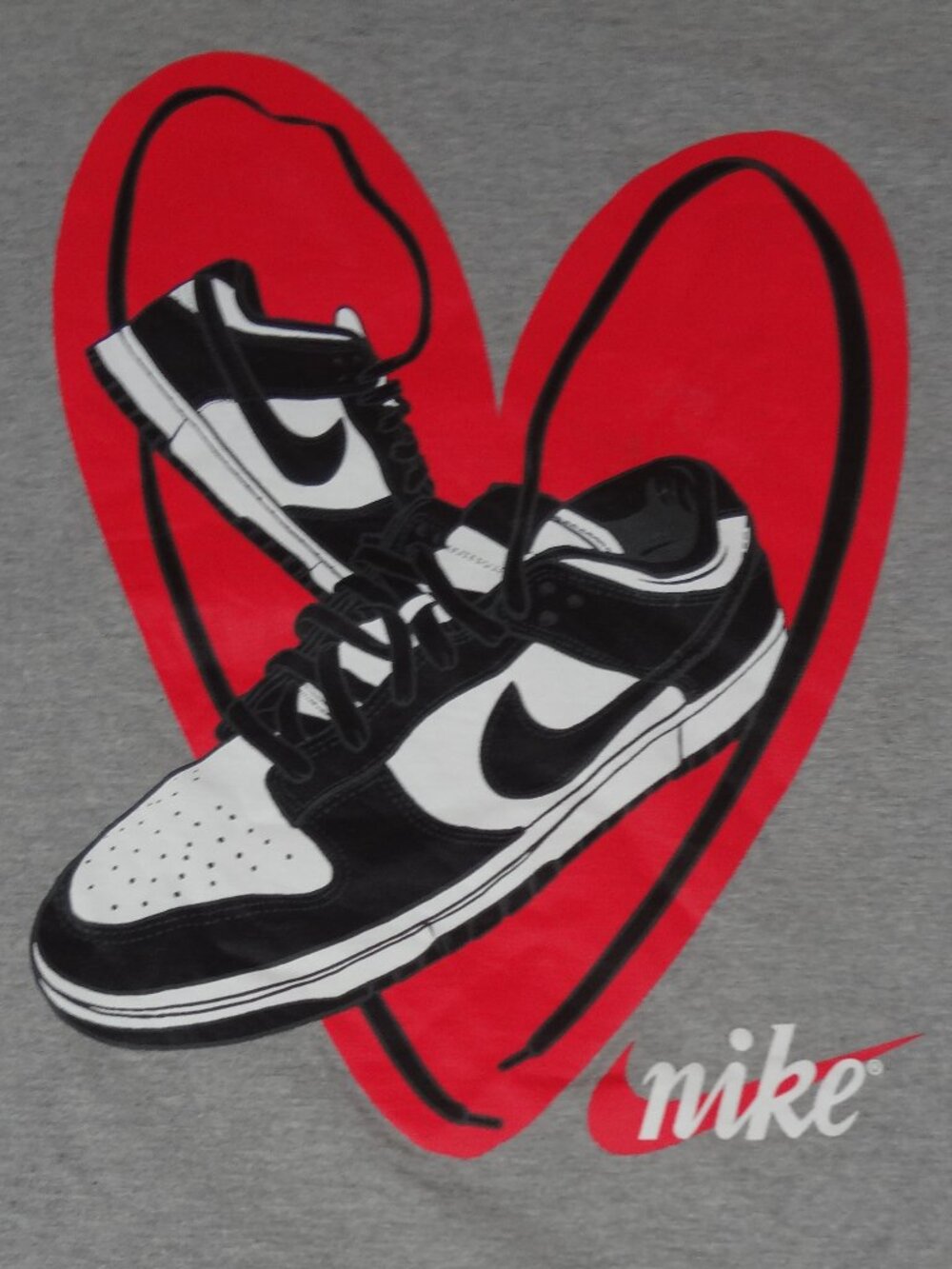 NIKE ESSENTIAL DUNK HEART SHAPED SNEAKERS - GRAY XL T-SHIRT L542